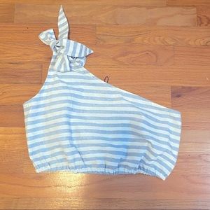 Cropped half sleeved top